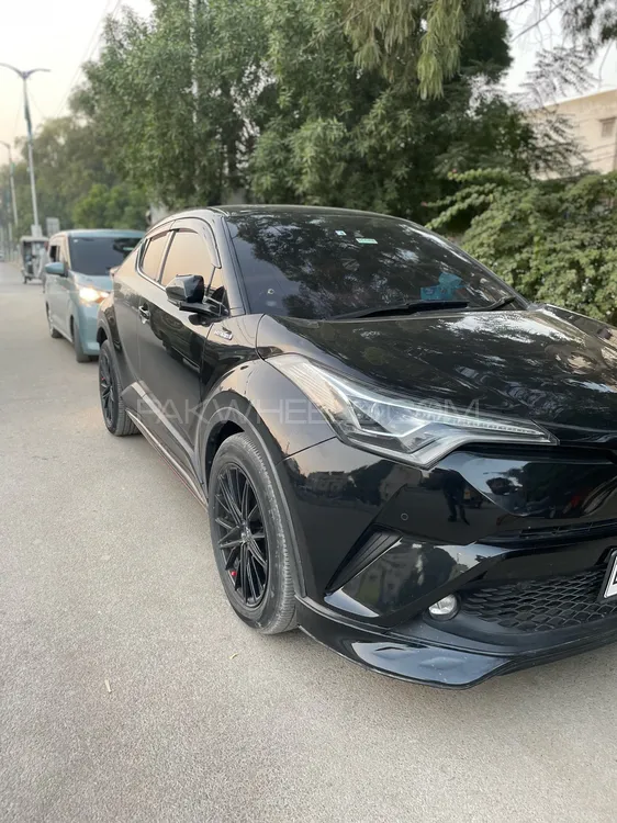 Toyota C-HR 2018 for Sale in Karachi Toyota C-HR 2018 for Sale in Karachi Image-3