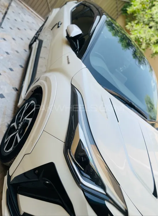 Toyota C-HR 2020 for Sale in Peshawar Toyota C-HR 2020 for Sale in Peshawar Image-3