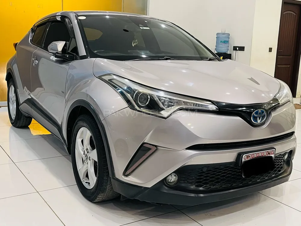 Toyota C-HR 2017 for Sale in Karachi Toyota C-HR 2017 for Sale in Karachi Image-2