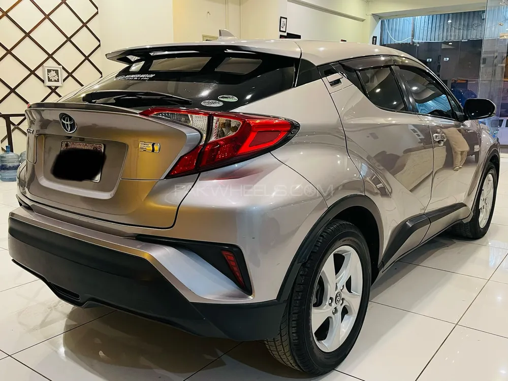 Toyota C-HR 2017 for Sale in Karachi Toyota C-HR 2017 for Sale in Karachi Image-8