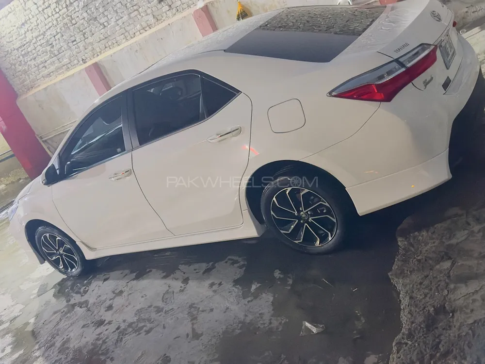 Toyota Corolla 2025 for Sale in Peshawar Toyota Corolla 2025 for Sale in Peshawar Image-5