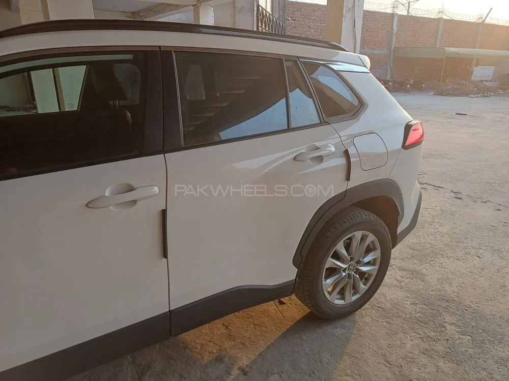 Toyota Corolla Cross 2025 for Sale in Lahore Toyota Corolla Cross 2025 for Sale in Lahore Image-3