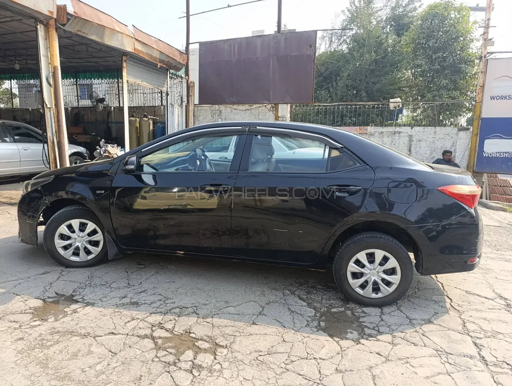 Toyota Corolla 2015 for Sale in Lahore Toyota Corolla 2015 for Sale in Lahore Image-5