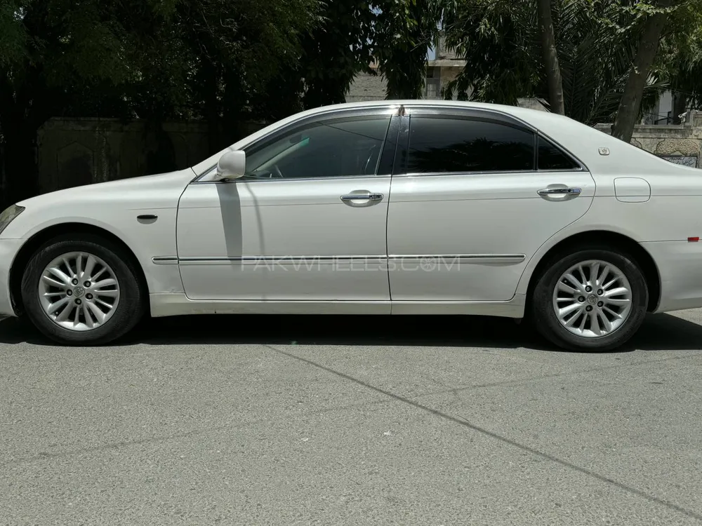 Toyota Crown 2004 for Sale in Lahore Toyota Crown 2004 for Sale in Lahore Image-4