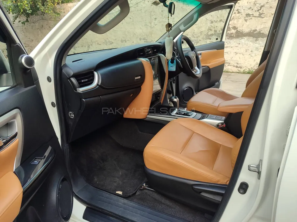 Toyota Fortuner 2018 for Sale in Lahore Toyota Fortuner 2018 for Sale in Lahore Image-6