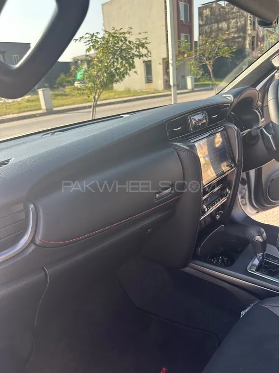 Toyota Fortuner 2025 for Sale in Rawalpindi Toyota Fortuner 2025 for Sale in Rawalpindi Image-10