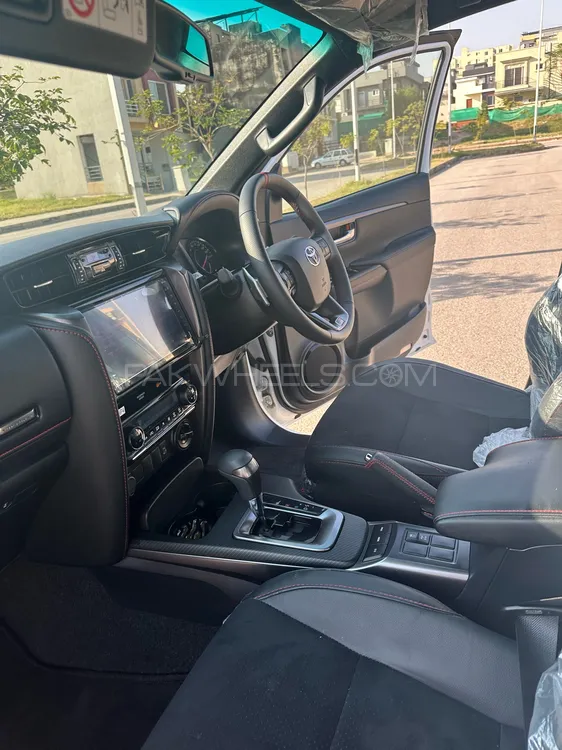 Toyota Fortuner 2025 for Sale in Rawalpindi Toyota Fortuner 2025 for Sale in Rawalpindi Image-9
