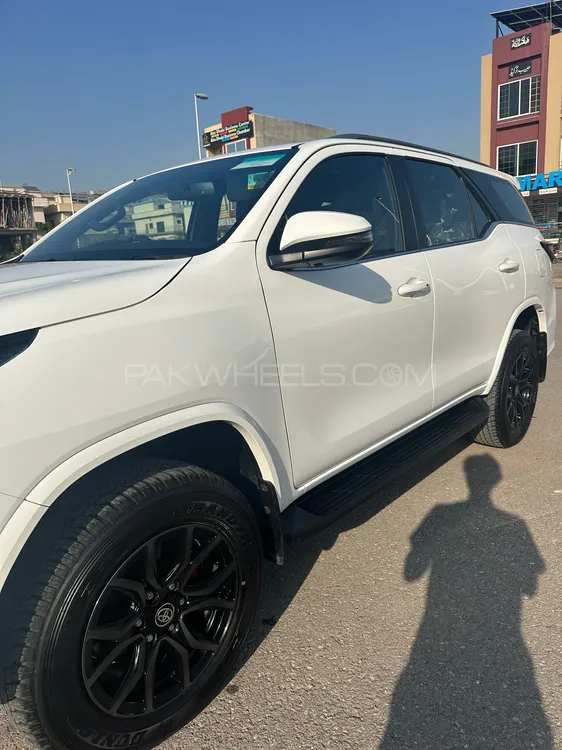 Toyota Fortuner 2025 for Sale in Rawalpindi Toyota Fortuner 2025 for Sale in Rawalpindi Image-4