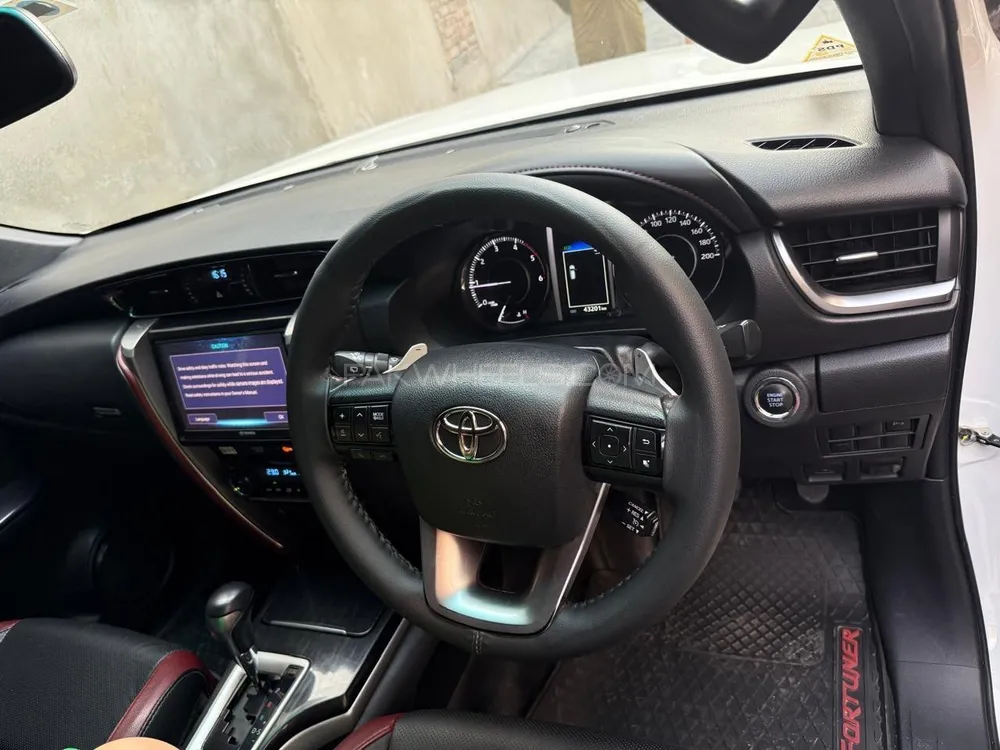 Toyota Fortuner 2022 for Sale in Karachi Toyota Fortuner 2022 for Sale in Karachi Image-7