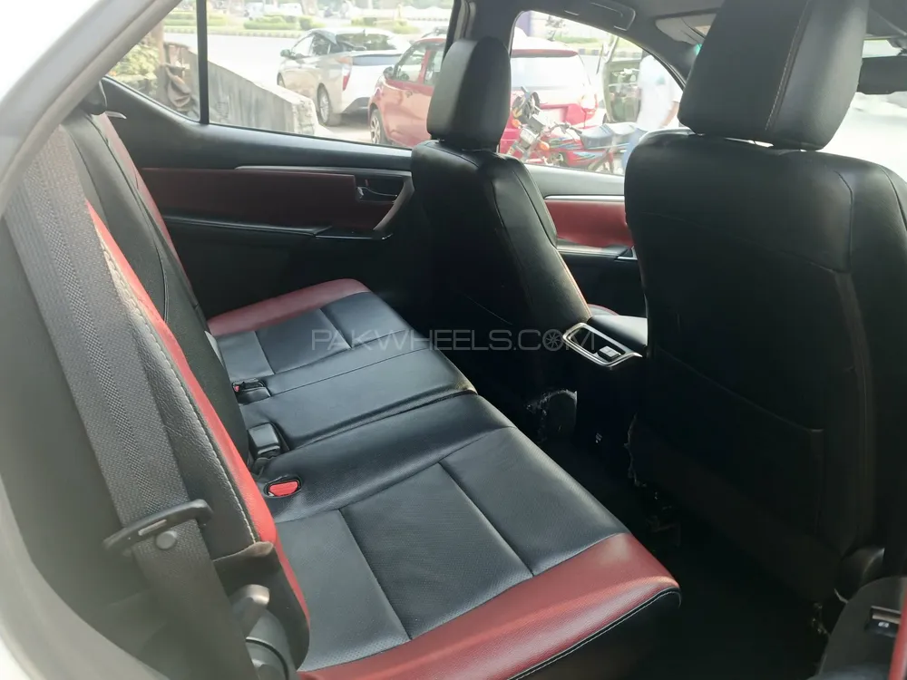 Toyota Fortuner 2022 for Sale in Lahore Toyota Fortuner 2022 for Sale in Lahore Image-8