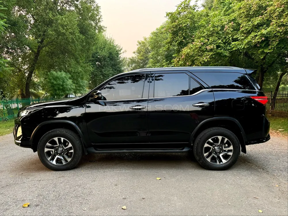 Toyota Fortuner 2023 for Sale in Lahore Toyota Fortuner 2023 for Sale in Lahore Image-8