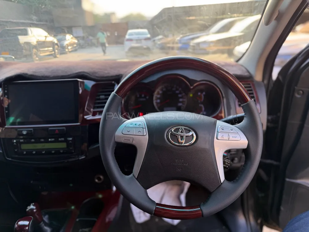 Toyota Hilux 2014 for Sale in Karachi Toyota Hilux 2014 for Sale in Karachi Image-8