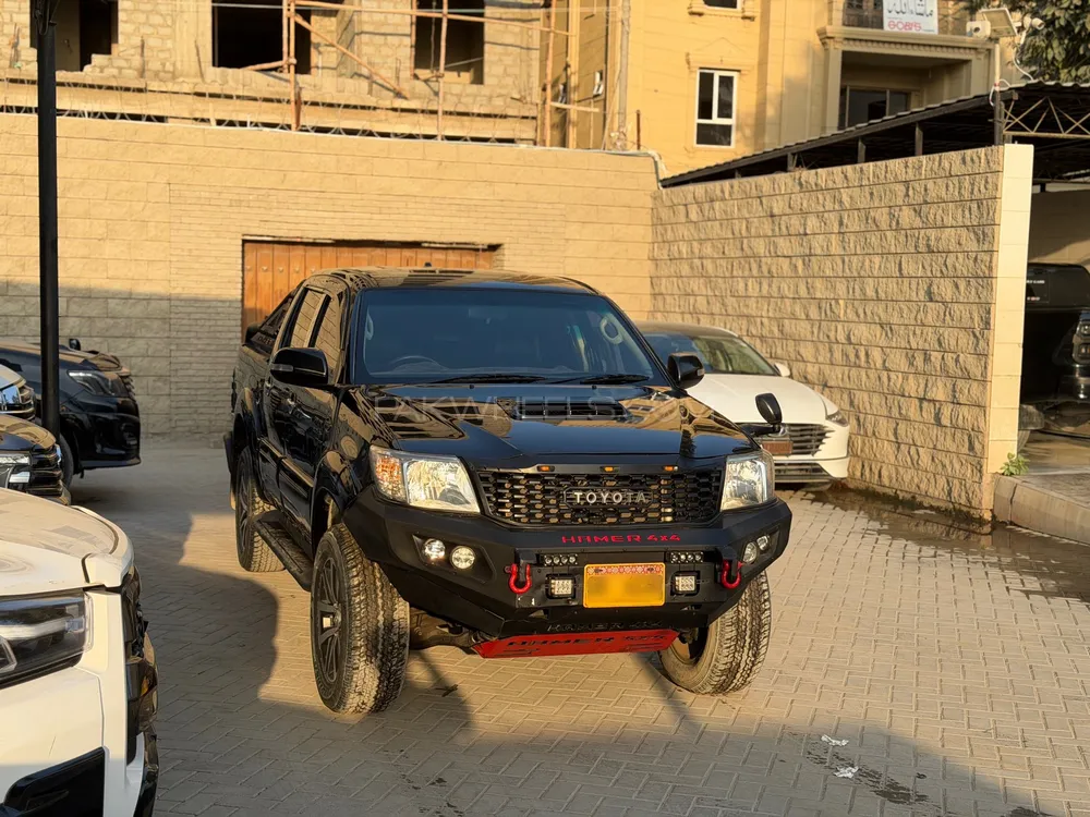 Toyota Hilux 2014 for Sale in Karachi Toyota Hilux 2014 for Sale in Karachi Image-3