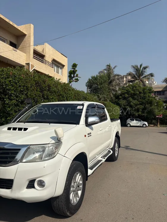 Toyota Hilux 2014 for Sale in Karachi Toyota Hilux 2014 for Sale in Karachi Image-2