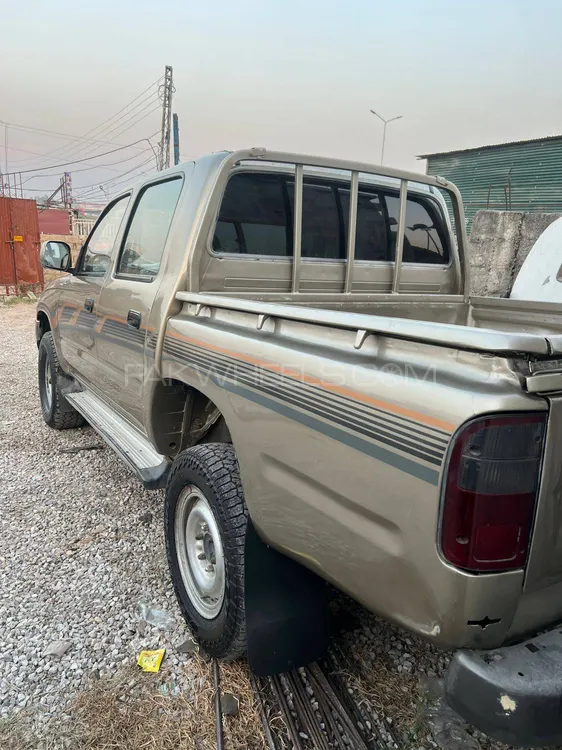 Toyota Hilux 2004 for Sale in Islamabad Toyota Hilux 2004 for Sale in Islamabad Image-2