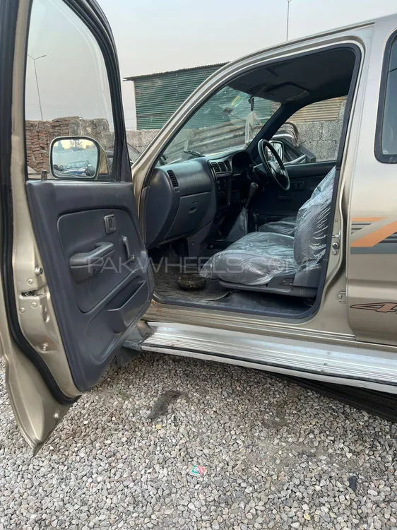 Toyota Hilux 2004 for Sale in Islamabad Toyota Hilux 2004 for Sale in Islamabad Image-4