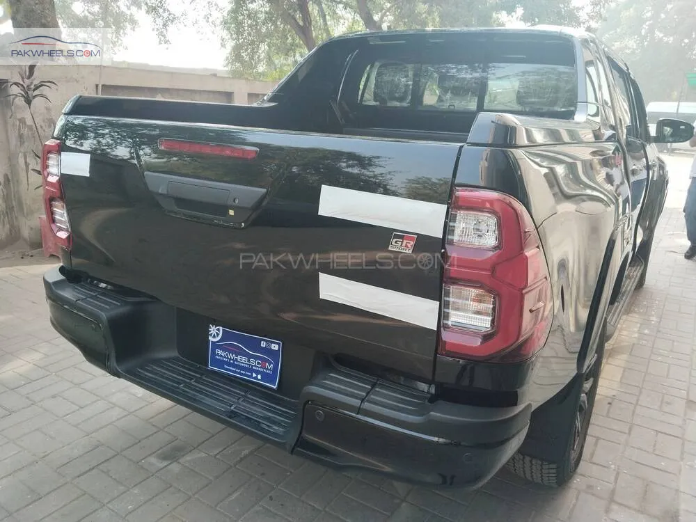 Toyota Hilux 2025 for Sale in Lahore Toyota Hilux 2025 for Sale in Lahore Image-4