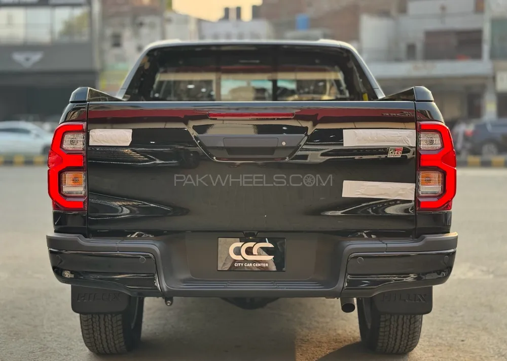 Toyota Hilux 2025 for Sale in Lahore Toyota Hilux 2025 for Sale in Lahore Image-9