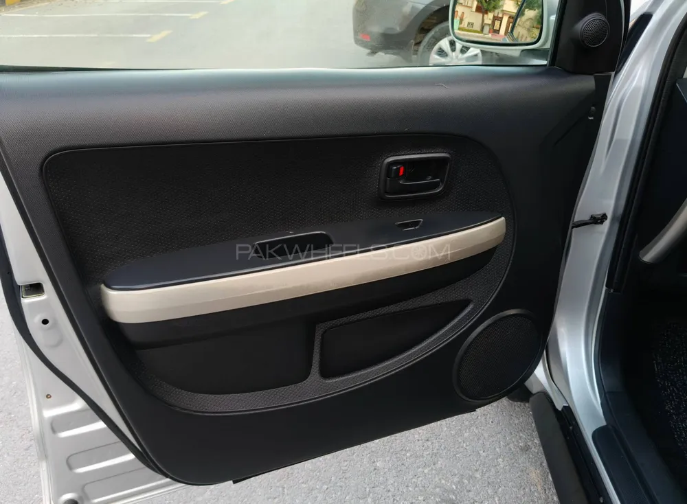 Toyota IST 2004 for Sale in Rawalpindi Toyota IST 2004 for Sale in Rawalpindi Image-9