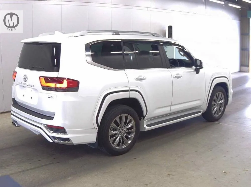Toyota Land Cruiser 2022 for Sale in Karachi Toyota Land Cruiser 2022 for Sale in Karachi Image-6