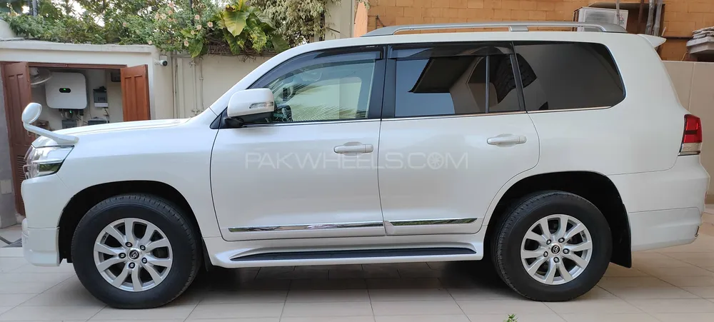 Toyota Land Cruiser 2017 for Sale in Karachi Toyota Land Cruiser 2017 for Sale in Karachi Image-5