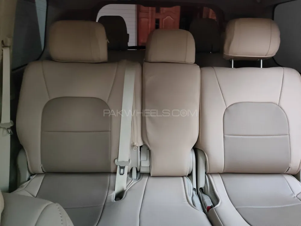 Toyota Land Cruiser 2017 for Sale in Karachi Toyota Land Cruiser 2017 for Sale in Karachi Image-14