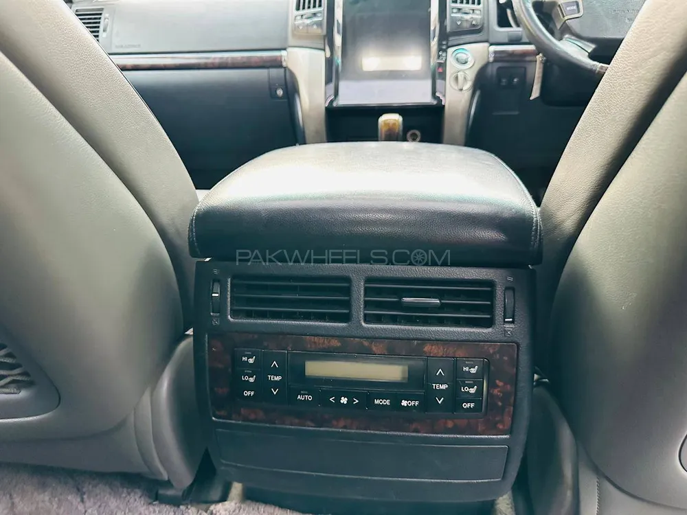 Toyota Land Cruiser 2011 for Sale in Lahore Toyota Land Cruiser 2011 for Sale in Lahore Image-3