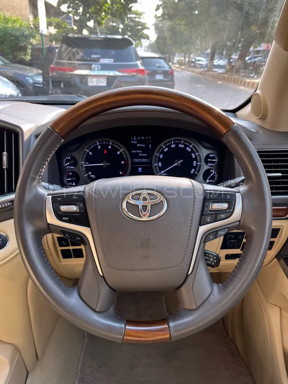Toyota Land Cruiser 2016 for Sale in Karachi Toyota Land Cruiser 2016 for Sale in Karachi Image-5