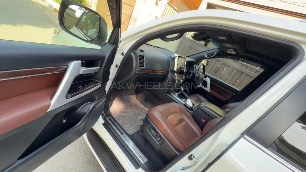 Toyota Land Cruiser 2016 for Sale in Islamabad Toyota Land Cruiser 2016 for Sale in Islamabad Image-8