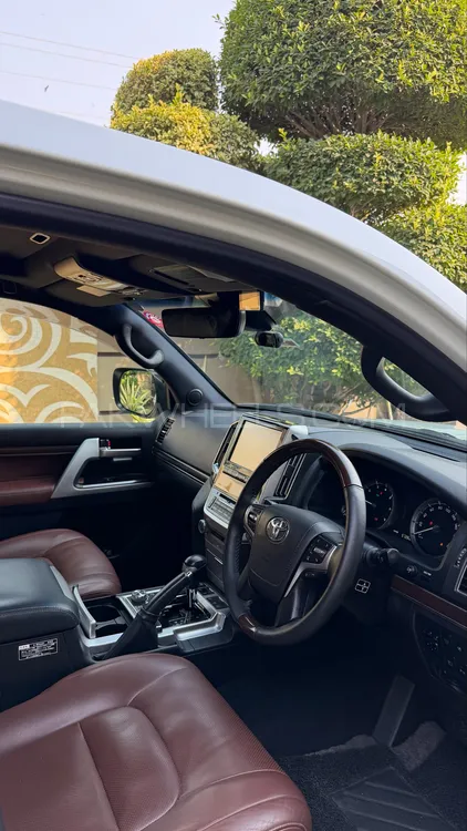 Toyota Land Cruiser 2016 for Sale in Lahore Toyota Land Cruiser 2016 for Sale in Lahore Image-7
