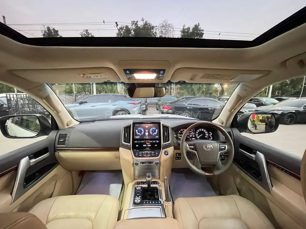 Toyota Land Cruiser 2017 for Sale in Karachi Toyota Land Cruiser 2017 for Sale in Karachi Image-10