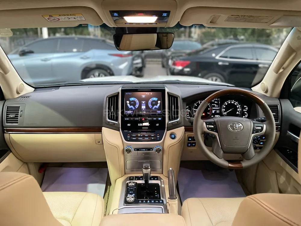 Toyota Land Cruiser 2017 for Sale in Karachi Toyota Land Cruiser 2017 for Sale in Karachi Image-9