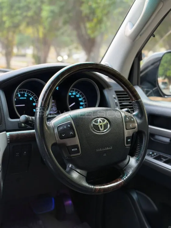 Toyota Land Cruiser 2010 for Sale in Lahore Toyota Land Cruiser 2010 for Sale in Lahore Image-9