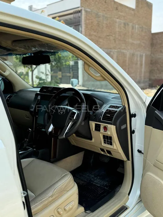 Toyota Prado 2013 for Sale in Multan Toyota Prado 2013 for Sale in Multan Image-11