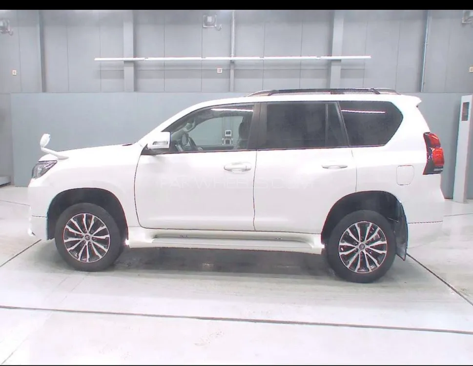 Toyota Prado 2019 for Sale in Faisalabad Toyota Prado 2019 for Sale in Faisalabad Image-4