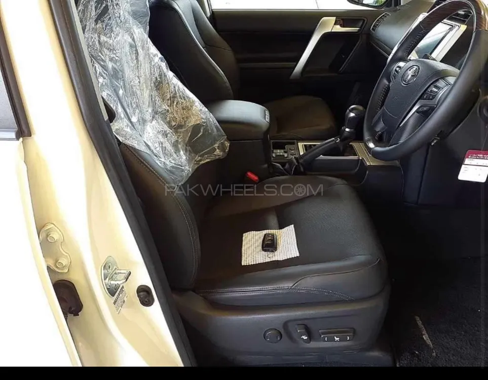 Toyota Prado 2019 for Sale in Faisalabad Toyota Prado 2019 for Sale in Faisalabad Image-8