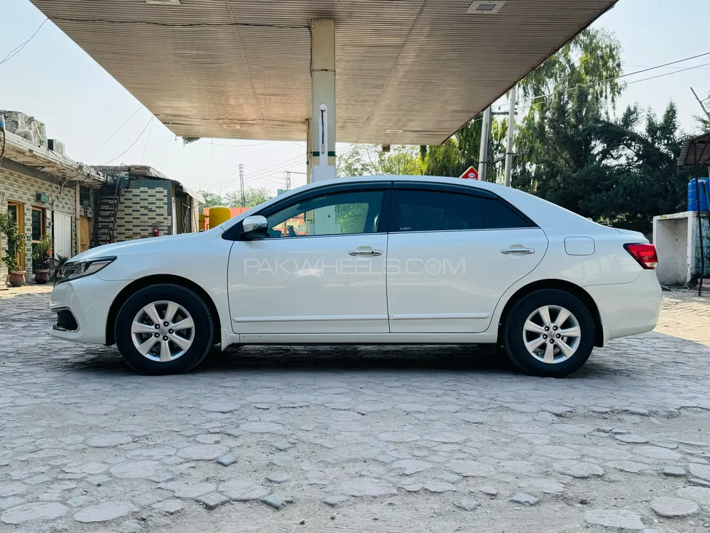 Toyota Premio 2016 for Sale in Peshawar Toyota Premio 2016 for Sale in Peshawar Image-4