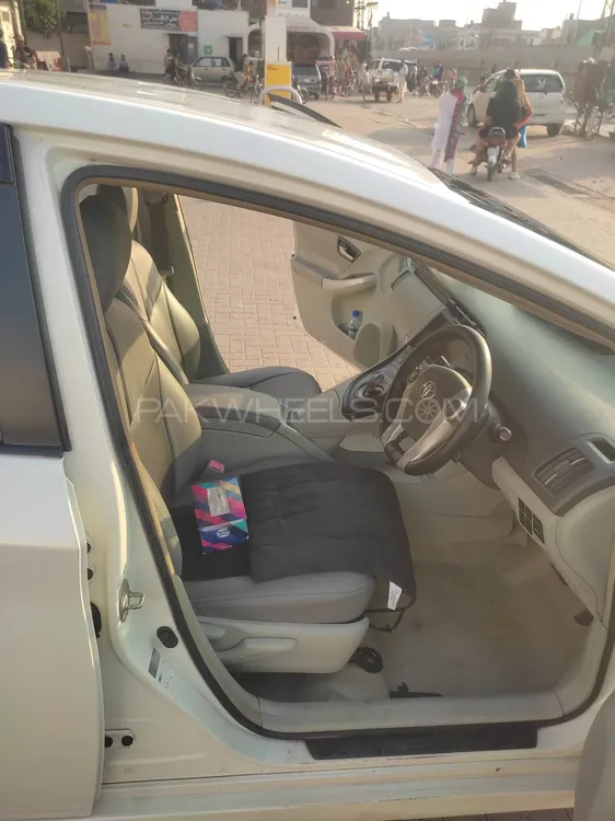 Toyota Prius 2011 for Sale in Lahore Toyota Prius 2011 for Sale in Lahore Image-8