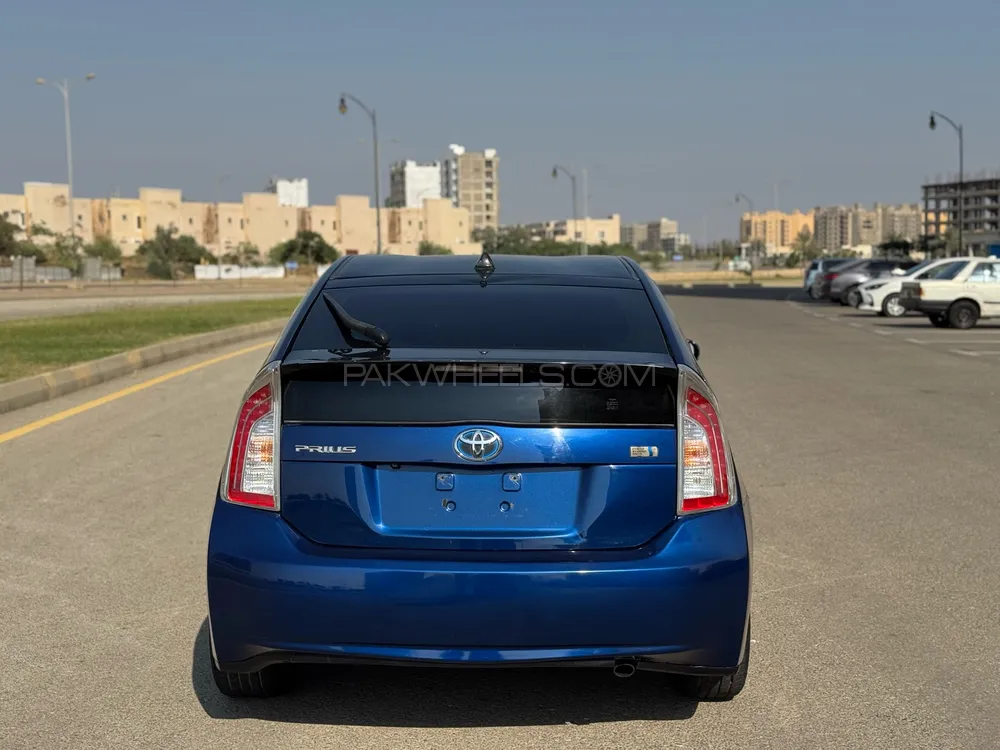 Toyota Prius 2011 for Sale in Karachi Toyota Prius 2011 for Sale in Karachi Image-6