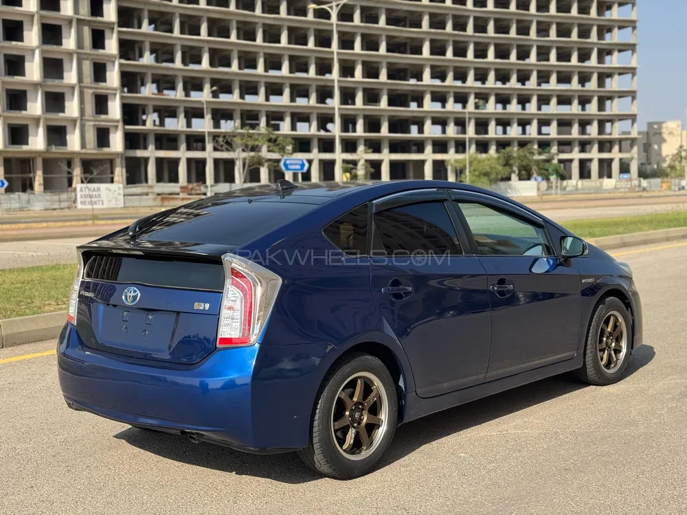 Toyota Prius 2011 for Sale in Karachi Toyota Prius 2011 for Sale in Karachi Image-7