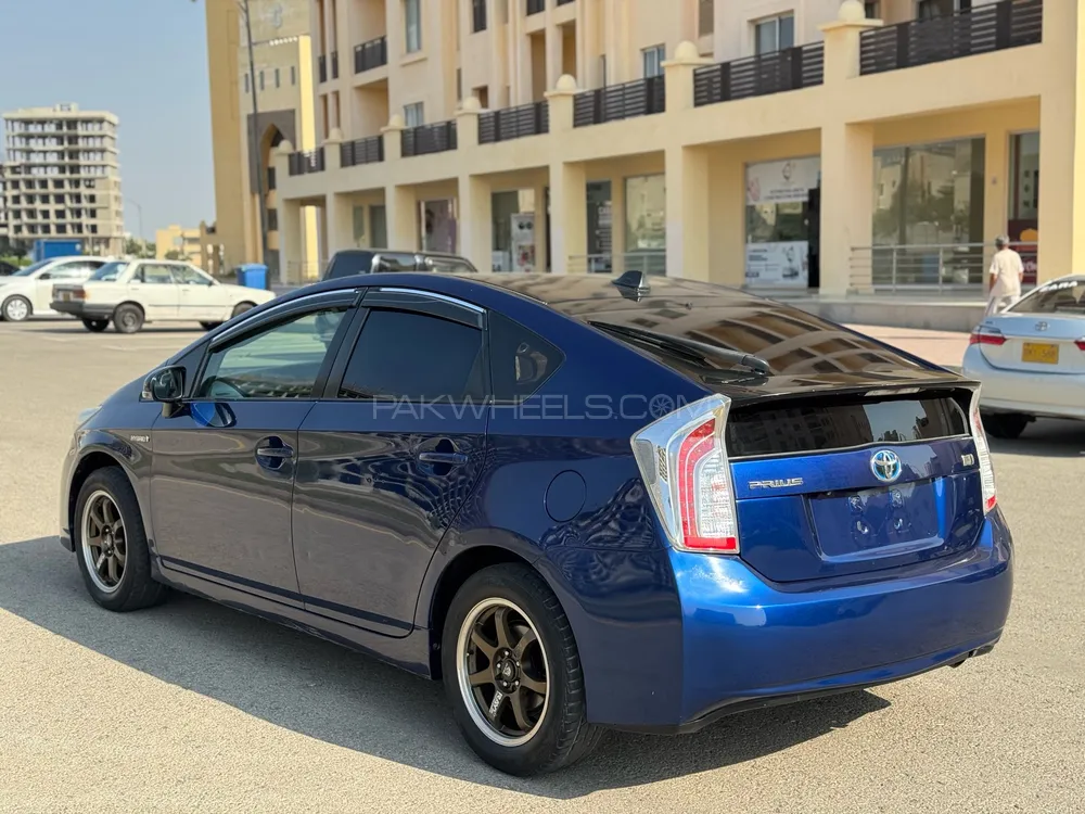 Toyota Prius 2011 for Sale in Karachi Toyota Prius 2011 for Sale in Karachi Image-5