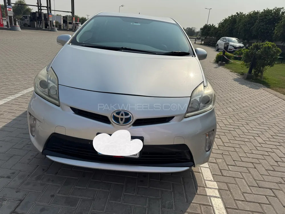 Toyota Prius 2014 for Sale in Multan Toyota Prius 2014 for Sale in Multan Image-1