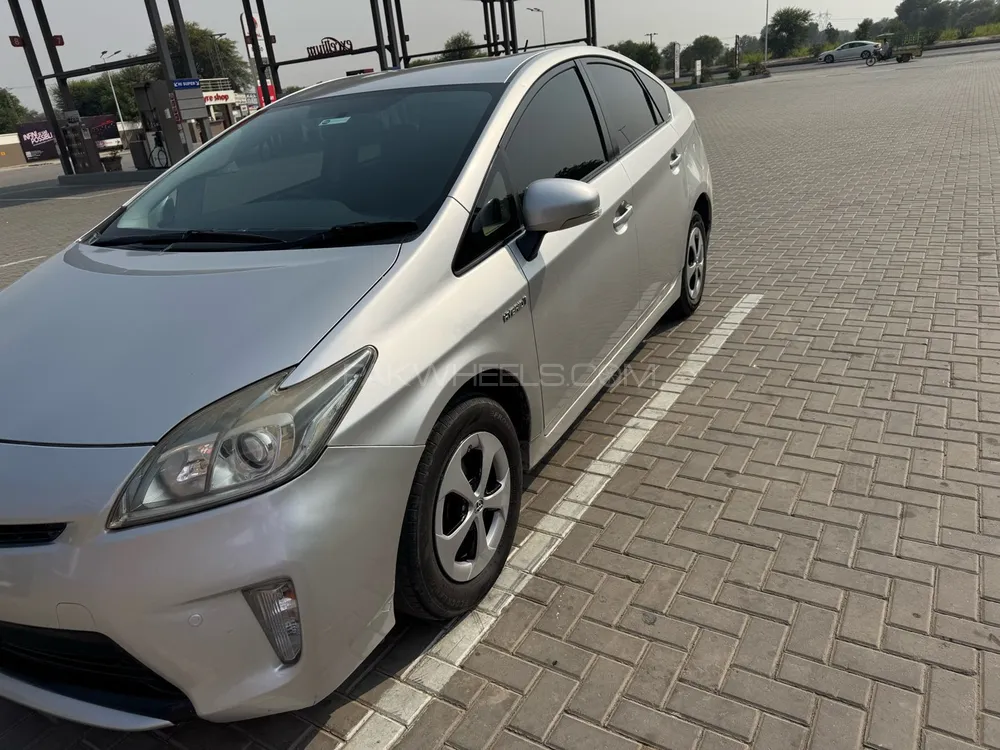 Toyota Prius 2014 for Sale in Multan Toyota Prius 2014 for Sale in Multan Image-4