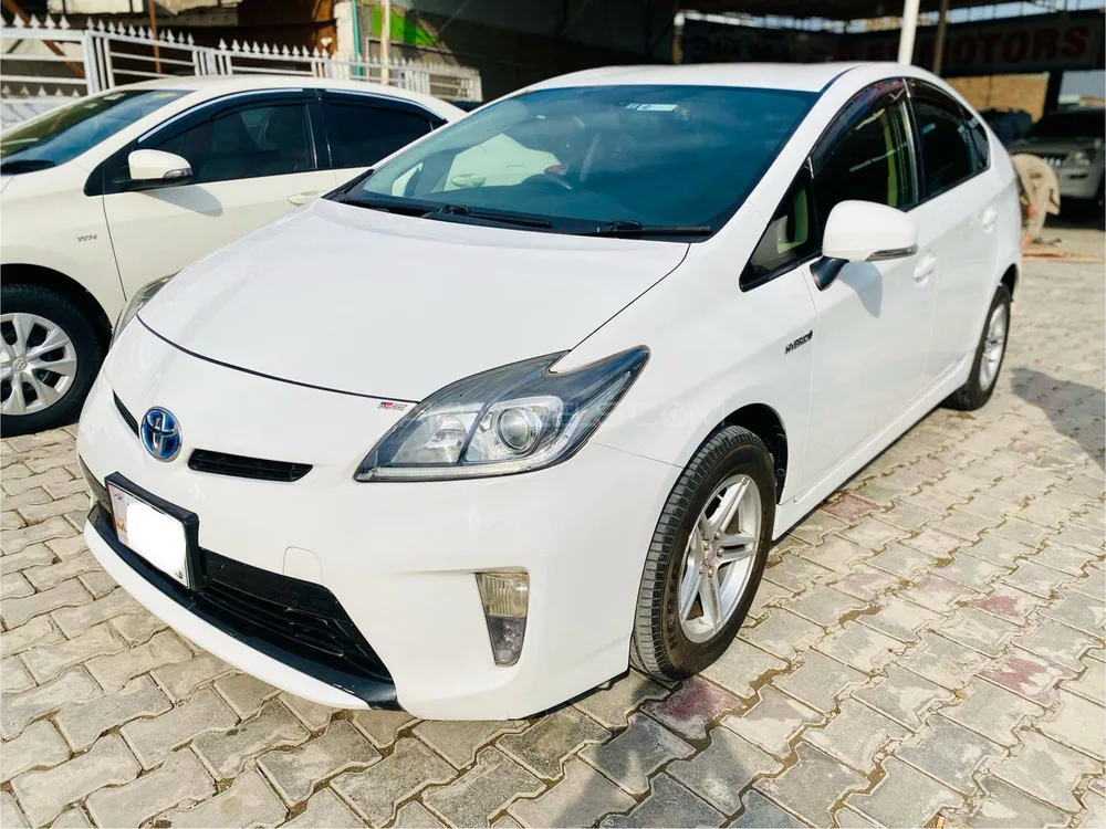 Toyota Prius 2014 for Sale in Peshawar Toyota Prius 2014 for Sale in Peshawar Image-17