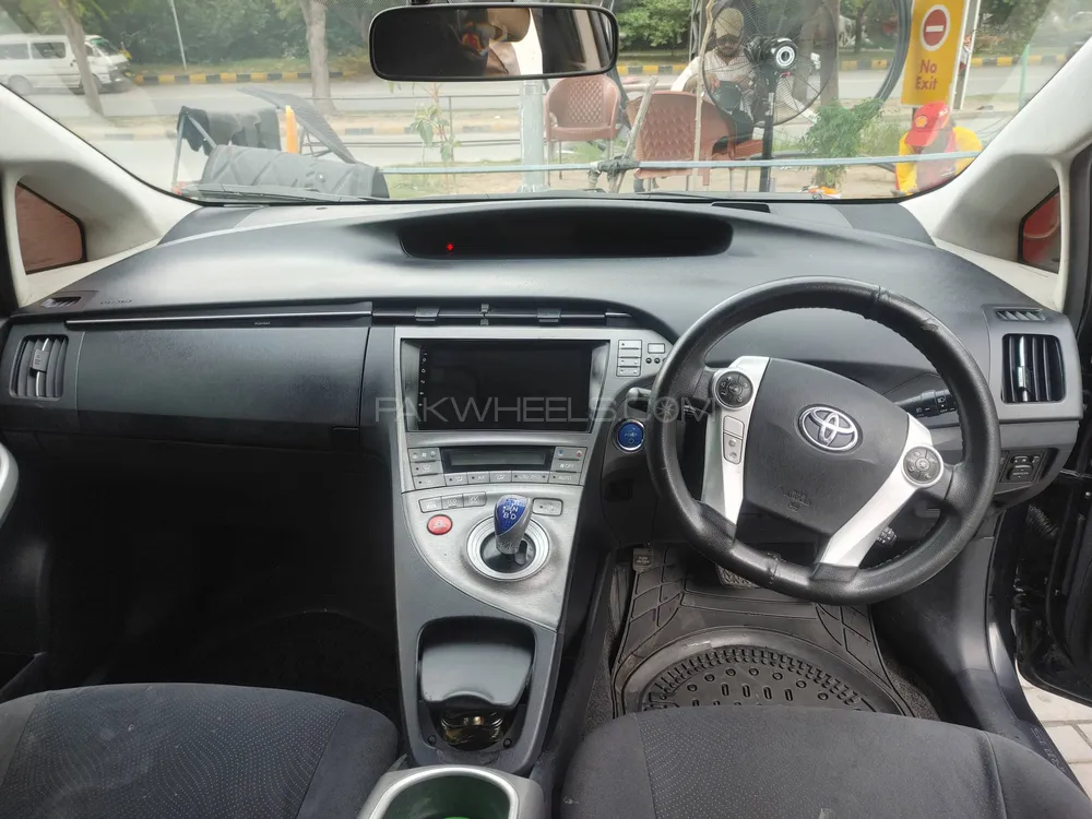Toyota Prius 2012 for Sale in Islamabad Toyota Prius 2012 for Sale in Islamabad Image-4