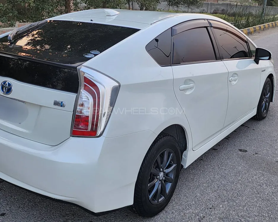 Toyota Prius 2012 for Sale in Peshawar Toyota Prius 2012 for Sale in Peshawar Image-5