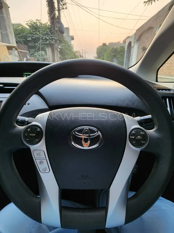 Toyota Prius 2012 for Sale in Peshawar Toyota Prius 2012 for Sale in Peshawar Image-7