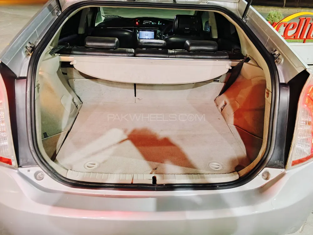 Toyota Prius 2012 for Sale in Rawalpindi Toyota Prius 2012 for Sale in Rawalpindi Image-9