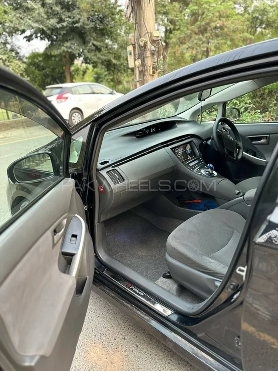Toyota Prius 2010 for Sale in Lahore Toyota Prius 2010 for Sale in Lahore Image-10