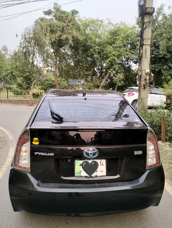 Toyota Prius 2010 for Sale in Lahore Toyota Prius 2010 for Sale in Lahore Image-9